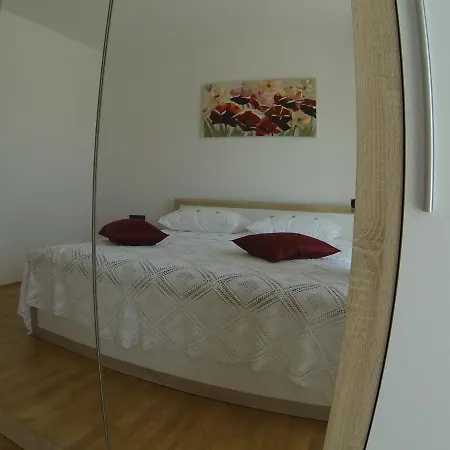 Val Villa *